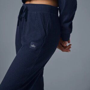 Alo Yoga Muse Sweatpant Navy